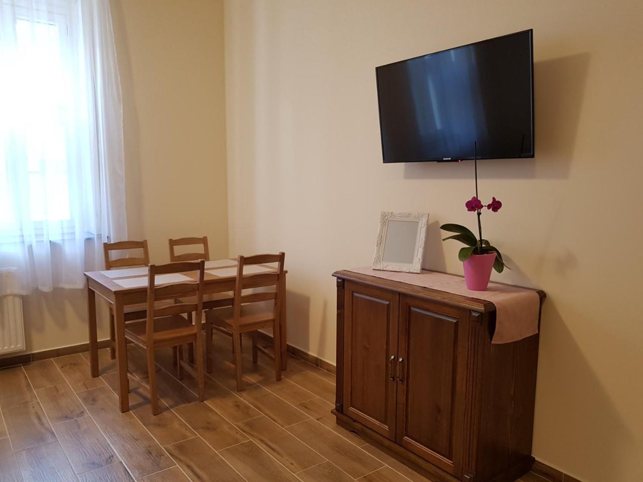 Toscana Apartman Gyula Exterior foto